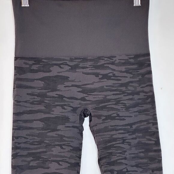Spanx Assets Camo High Rise Seamless Leggings 24" Size Medium - Picture 4 of 8